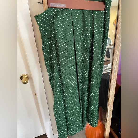 Who What Wear green polka dot set. - Picture 2 of 5